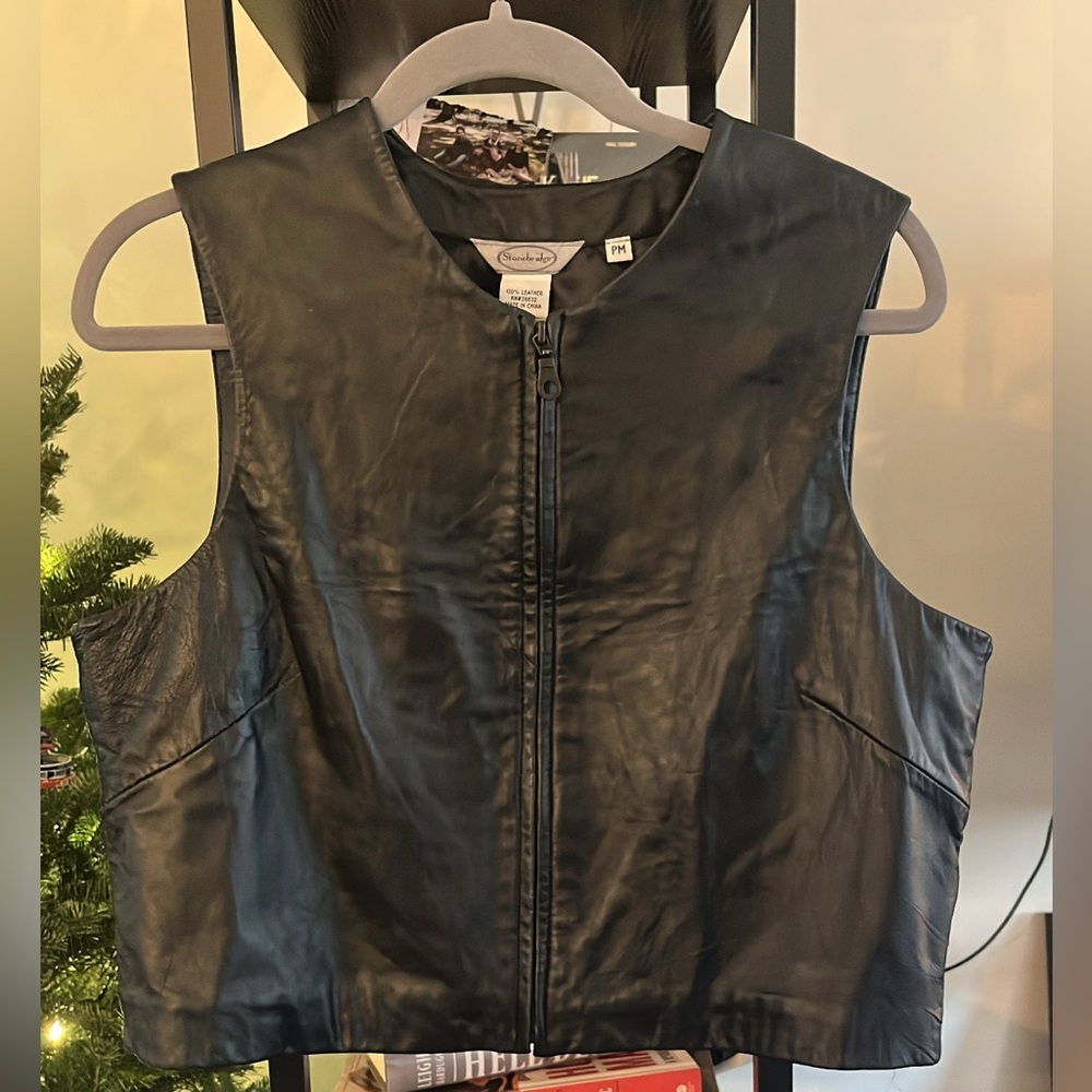 Stonebridge Medium Petite Black leather full zip cropped vest